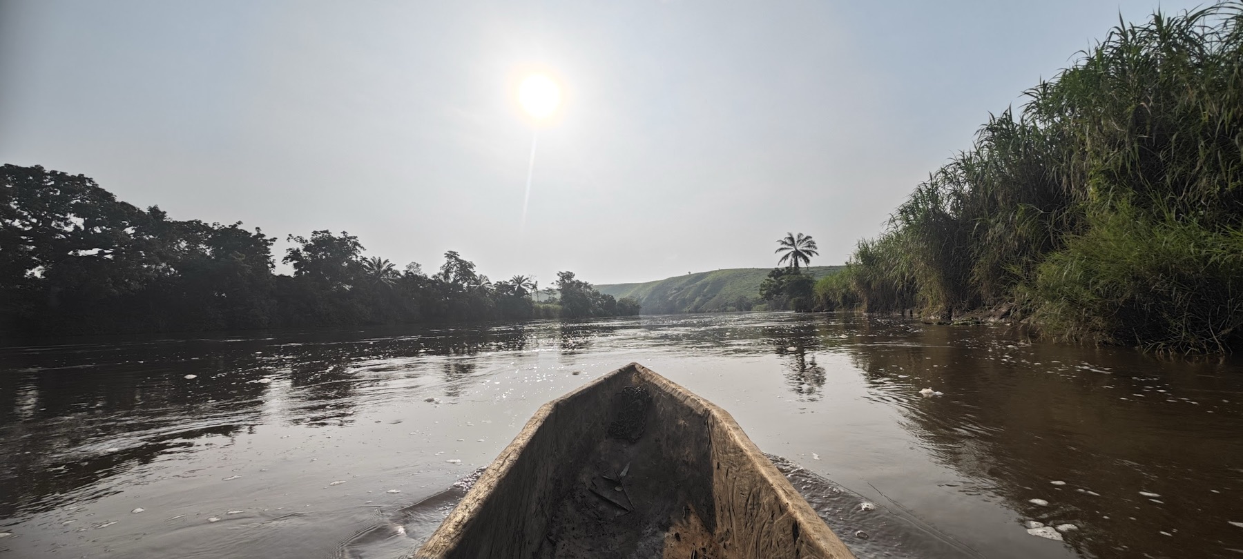 Traversée en pirogue sur la rivière Niari, Bouenza